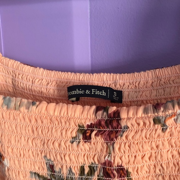 🆕 A&F Long-Sleeve Smocked Romper - Picture 6 of 8